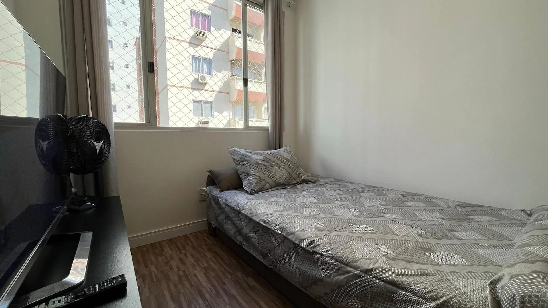 Po04- 1 Quarto Ao Lado Shop. Atlantico C/ Garagem Balneário Camboriú Brazílie