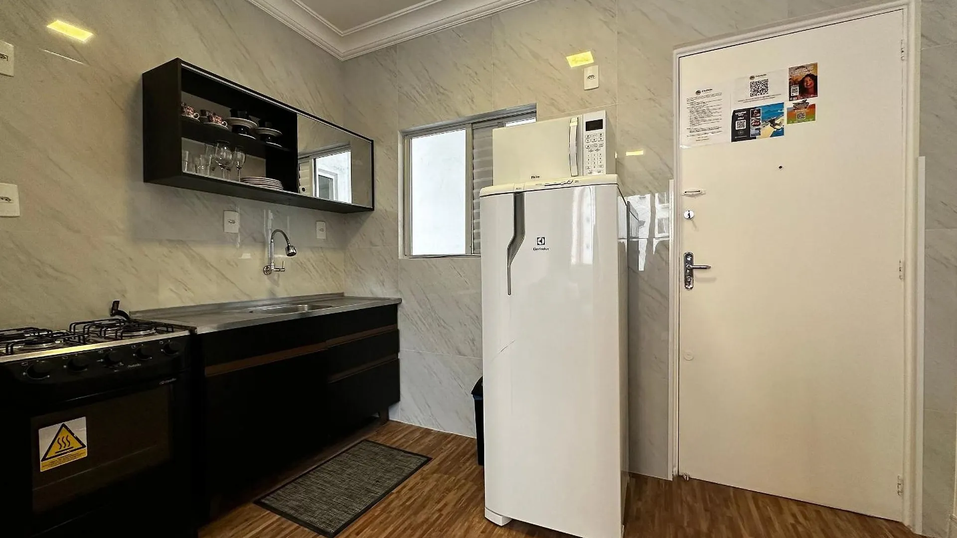 Po04- 1 Quarto Ao Lado Shop. Atlantico C/ Garagem Balneario Camboriu